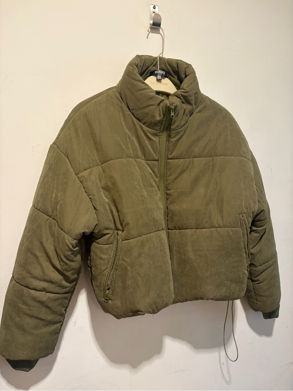 Missguided + Olive Utility Cropped Puffer Jacket